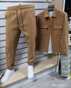 Jacket And Trousers Men, Trousers Runway, Outfit Trousers, Chic Trousers, Guys Fashion Casual, Mens Smart Casual Outfits