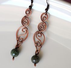 Antiqued raw copper wire earrings with Indian Agate gemstones. I made them with bare copper wire, oxidized and polished. Elegant rustic style earrings, perfect gift for mother, sister, daughter, best friend.   Unique piece  oooo Your purchase will be shipped within 1-3 business days from receiving the payment.  I ship everywhere with Hellenic Post Office, using registered mail A' priority. oooo Instagram @ianirasartifacts Wire Beading, Dangle Beaded Earrings, Beaded Boho Jewelry, Copper Earrings Handmade, Wire Jewelry Earrings, Braided Bracelet Diy, Wire Wrap Jewelry Designs, Indian Agate, Boho Style Jewelry