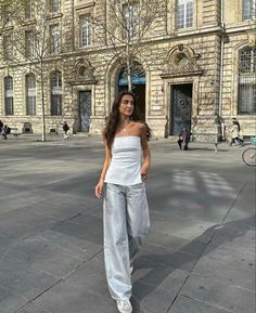 Zara Tube Top Outfit, Strapless Top Outfit Aesthetic, White Strapless Top Outfit, Long Tube Top Outfit, Linen Pants Style, Blue Tube Top, Skirt Outfits Aesthetic