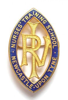 a blue and gold badge with the letter r on it