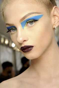 Christian Dior, Haute Couture Fall/Winter 2010.#makeup#blue 2010 Makeup, Cyberpunk Makeup, Christian Dior Makeup, Futuristic Makeup, Make Carnaval, Couture Makeup, Punk Makeup, Avant Garde Makeup, Blue Eyeliner