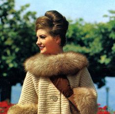 Women's 1960s Retro Knitted Coat with Purchased Fur by Zafirah 70s Couture, Model Clothes, Vintage Knitwear, Fashion 1960s, Fur Coat Vintage, Fur Wrap, Vintage Clothes Women, Vintage Princess, Retro Mode