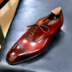 Handcrafted leather cap-toe oxford shoes for men Alligator Dress Shoes, Oxford Shoes For Men, Alligator Shoes, Gentleman Shoes, Crocodile Shoes, Bespoke Shoes