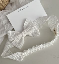 White Baby Headband, Flower Headband Diy, Simple Headbands, Lace Bands, Soft Headbands, Baby Hair Bows, Lace Headbands, Lace Bows, Flower Headband