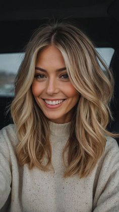 Long Hair Length Haircut, Mid Length Fall Hair, Long Bob Blonde Hairstyles, Medium Length Haircut For Thick Hair Long Layered Blonde, Women's Medium Length Haircut, Layered Haircuts For Medium Hair Blonde, Medium Hair Cuts Side Part, Long Bob Hairstyles Side Part, Clavi Cut Hair