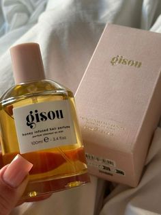 Hair Perfume Gisou, Gisou Hair Aesthetic, Gisou Perfume, Perfume Gisou, Bday Wishlist Ideas, Birthday Wishlist Ideas I Want, Hair Parfum, Gisou Hair Perfume, Gisou Products