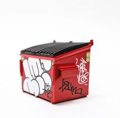 Red Dumpster HPM Metal Sculpture Art Toy by Amuse126 Metal Graffiti, Throwup Graffiti, Metal Sculpture Art, City Graffiti, Business Graphics, Art Toys Design, Graffiti Words, Graffiti Writing, Graffiti Doodles