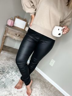 Leather Leggings With Boots, Casual High-waisted Faux Leather Pants, Casual Tight Faux Leather Pants, Casual Non-stretch Faux Leather Pants, High-waisted Faux Leather Pants With Zipper, Non-stretch Black Faux Leather Pants, Rodeo Shirts, Oversized Graphic Tee, Boho Bags