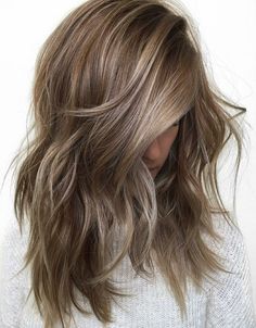 I added the direct link of the source to this beautiful bronde bayalage lob Tmavý Blond, Brunette Ombre, Dark Blonde Hair Color, Ombré Hair, Layered Haircut, Haircut And Color, Hair Colours