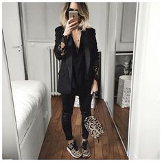 Ver esta foto do Instagram de @audreylombard • 10.3 mil curtidas Rock Chic, Cooler Look, All Black Outfit, Instagram Foto