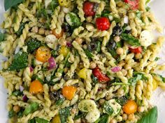 pasta salad with spinach, tomatoes and chickpeas