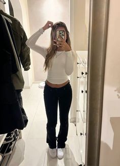 Outfit For Going Shopping, Air Force Outfits, Basic Girl Outfit, Town Outfits, Fits Ideas, Cosy Outfit, Latina Fashion Outfits, Casual Preppy Outfits, Outfit Inspo Casual