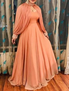 Aashika Bhatia, Vestido Convertible, Fashion Show Dresses, Long Gown Design, Designer Kurti Patterns, Dress Design Patterns, Sleeves Designs For Dresses