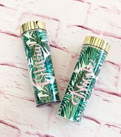 Palm Leaf Tall Tumbler - The Persnickety Bride Palm Leaf Background, Bachelorette Gift Bags, Bachelorette Cookies, Bachelorette Cups, Palm Springs Bachelorette, Tropical Gifts, Best Bridesmaid Gifts, Bridesmaid Gifts Unique, Bridesmaid Tumbler