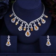 One Stunning set whit yellow Diamonds. Is Gorgeous. Slvh Inexpensive Jewelry, Plant Jewelry, Jewelry Set Design, Yellow Diamonds, Diamond Jewelry Necklace, Diamond Cross Pendants, Gold Necklace Set, Jewellery Set, Diamond Set