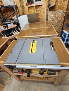 a table saw is sitting on top of some plywood