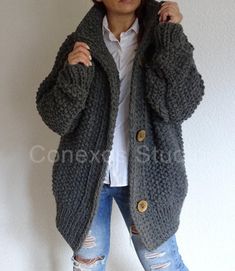 Dunkel grau übergroße Strickjacke stricken Strickjacke | Etsy Short Jacket Pattern, Bulky Knit, Loose Knit Cardigan, Gilet Crochet, Slouchy Cardigan, Oversize Pullover, Oversized Knit Cardigan, Cardigan Casual, Cardigan Knit