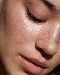 Natural Makeup Styles, No Make Up Make Up Look, Lemon Face Mask, Natural Makeup Style, Pale Makeup, Natural Prom Makeup, Light Makeup Looks, Beautiful Freckles, Natural Beauty Makeup