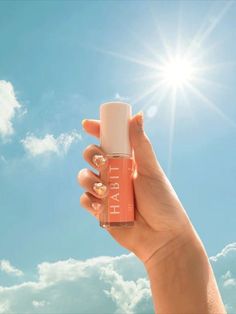 Sun Screen Product Photography, Sunscreen Photoshoot Ideas, Summer Skincare Photography, Poolside Product Photography, Sunscreen Product Shoot, Sunscreen Photography Ideas, Suncream Photography