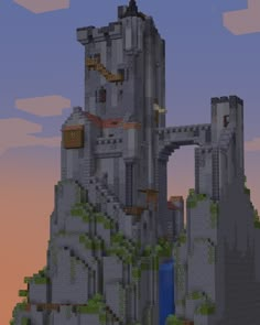 Un château dans Minecraft posé sur une montagne 🧷 Minecraft Fortress Blueprints, Minecraft Pokemon Statue, Minecraft Mountain Fortress, Chateau Minecraft, Minecraft Mountain Base, Minecraft Fortress, Minecraft Mountain Castle, Villa Minecraft