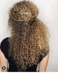 Thick Permed Hair, Tight Curl Perm, Spiral Perm Long Hair, Twisty Hairstyles, Texture Hairstyles, Perm Hairstyles, Tiny Curls