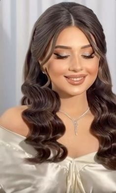 Curled Wedding Hair, Bride Hair Down, Glam Bride Makeup, Event Hairstyles, Engagement Hairstyles, Hair Curling Tips, Hollywood Hair, Bridal Hair Buns, Bridesmaid Hair Makeup