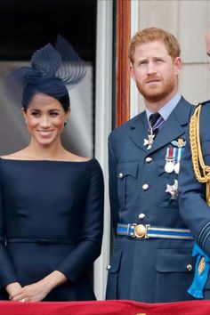 the duke and princess of cambridge are standing next to each other