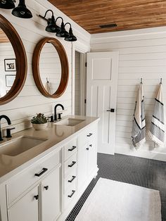 modern farmhouse bathroom renovation Modern Country Farmhouse Bathroom, Master Bath Ideas Modern Farmhouse, Narrow Farmhouse Bathroom, Boho Farmhouse Master Bed, Farmhouse Bathroom Black Fixtures, Bathroom Tile Farmhouse Style, Diy Farmhouse Remodel, Johanna Gaines Bathroom Ideas, Master Bath Modern Farmhouse