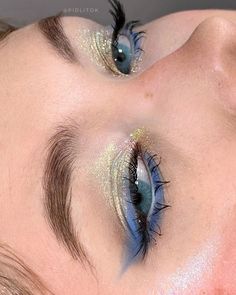 Blue And Gold Wedding Makeup, Blue Gold And White Makeup, Blue Gold Makeup Look, Creative Blue Eye Makeup, Gold And Blue Makeup Looks, Blue Gold Eyeshadow, Blue And Gold Makeup Looks, Gold And Blue Makeup, Blue Face Makeup