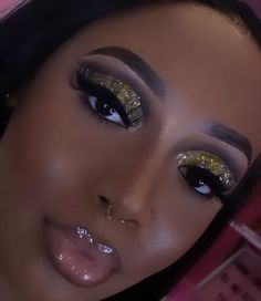 Birthday Glam Makeup, Make Up Glam, Flawless Face Makeup, Birthday Glam, Birthday Makeup Looks, Gold Makeup Looks, Face Beat Makeup, Glitter Makeup Looks, Prom Eye Makeup