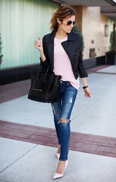 Hello Fashion: A Basic Tee 4 Ways from Flats to Heels Woman Walking, Komplette Outfits, Inspiration Mode, Looks Style, Mode Inspiration, Outfit Casual, Look Chic