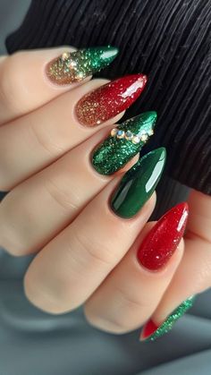 Xmas Nail Designs, Art Noel, Cheetah Nail Designs, Candy Cane Nails, Christmas Gel, Festive Nail Art, Holiday Nail Designs, Manicure Inspiration