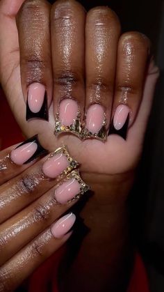 Hoco Nails Gold And Black, Going Back To School Nails, Birthday Nails Short Acrylic, Black Gold Short Nails, Short Bday Nails Ideas, Black Nail Designs Birthday, Birthday Nails Dramatic, Pink Acrylic Nails Prom, Gold And Silver French Tip Nails