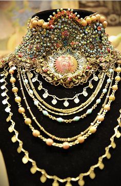 Michal Negrin necklace Traditional Home Decor, Jewellery Trends, Michal Negrin, Traditional Home, Bead Embroidery Jewelry, Original Fashion, Trend Style, Embroidery Jewelry, So Sorry