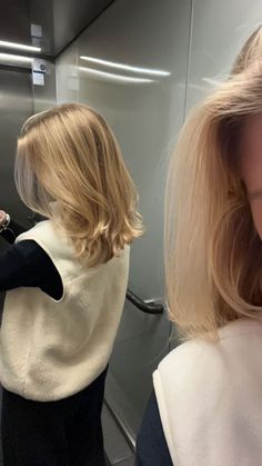 Haïr Cut For Small Face, Blonde Mid Hair Length, Cute Haircut For Women, Fine Hair Blonde Bob, Shoulder Length Blonde Hair Layers, Blonde Hair With Layers Medium, Short Hair Light Layers, Blonde Lob With Layers, Haircuts For Stick Straight Hair