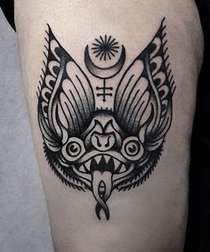 a black and white tattoo design on the thigh