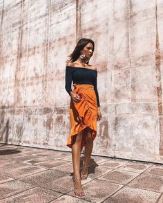 Spanish Outfits Street Style, Moroccan Street, Spanish Outfits, Coast Fashion, Spanish Dress, Europe Fashion, Jeans Casual, Fall Skirts, Dressy Outfits