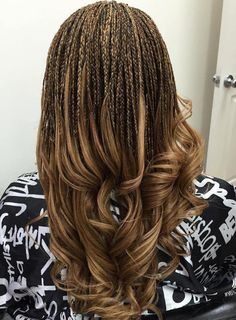 Micro Braids With Curly Ends, Highlighted Braids, Micro Braids Styles, Braids With Curly Ends, Invisible Braids, Side Braid Hairstyles, Braids Styles, African Hair Braiding Styles, French Braid Hairstyles