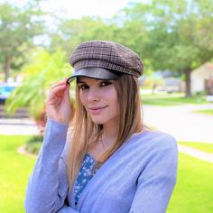 Fiddlers Cap Womens Black Brown Newsboy Cap for Women, Flat Caps Womens 1940s Conductor Hat Girls Flat Cap Classic Greek style captain cap retro 1950s hat. An elegant and practical cap  for everyday use. Skin friendly outer cloth and breathable viscose lining. A high quality wool cloth offers warmth and comfort during colder days. Perfect for travel, walking, shopping and outside activities. The peak protects the eyes and face from the sun and rain. Sewn from wool/poly fabric with a vegan leathe Flat Cap Women, Newsie Hat, Bakerboy Hat, Newsboy Hat Women, Conductor Hat, Fiddler Cap, Captain Cap, 1950s Hat, 1940s Hats