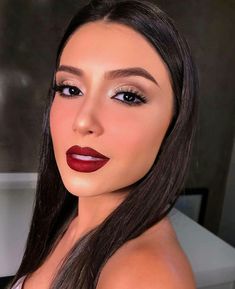 Berry Lips Makeup, Dark Lipstick, Stunning Makeup, Creative Eye Makeup, Bride Makeup, Makeup Goals, Prom Makeup, Story Instagram