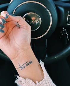 Faith Tattoo On Wrist, Tatuagem Masculina Pequena