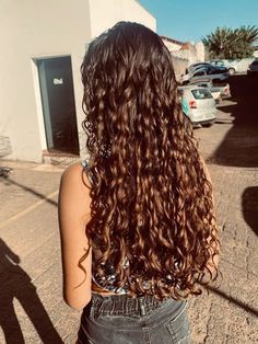 Long Hair Aesthetic Curly, Dream Curly Hair, Curly Hair Long Aesthetic, Wavy Curly Hair Hairstyles, Curly Hair Girls Aesthetics, Pretty Wavy Hairstyles, Hair Colours For Curly Hair, Loose Spiral Perm Medium, 3b Long Hair