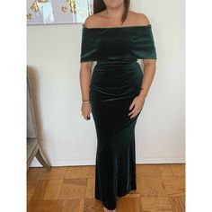 Vince Camuto - Emerald Green Velvet Off The Shoulder Dress - Size 8 Worn Once, Extremely Comfortable And Not Restricting. Can Still Raise Your Arms Over Your Head. Perfect For A Fall Or Winter Wedding. Perfect Condition. Great For Possible Maternity. Green Velvet Off The Shoulder Gown, Vince Camuto Green Velvet Dress, Vince Camuto Dress, Size 8 Dress, Green Velvet, Vince Camuto, Emerald Green, Off The Shoulder, Winter Wedding