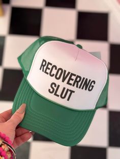 Recovering Slut Trucker Hat! Style Improvement, Funny Trucker Hats, Trash Bash, Curvy Girl Dress, Hat Bar, Swag Ideas, Funky Shirts, Custom Trucker Hats