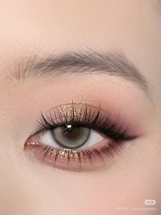 Eyeshadow Looks Korean Style, Cute Simple Makeup Looks For School, Simple Make Up Natural, Kpop Inspired Makeup, Creative Eye Makeup Ideas, Nude Eyeshadow Looks, Blush Styles, Make Up Simple, Soft Eyeshadow