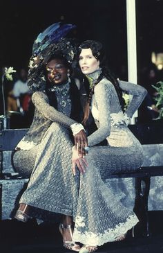 #Dior #Fall1998RTW #Fashionrunway #Fashionshow #supermodels90s #JohnGalliano Classy High Fashion, Dior Fall 1997, Dior 1998, Model Diaries, High Fashion Aesthetic, Whimsical Gothic, 00s Fashion, Christian Dior Haute Couture, 80s And 90s Fashion