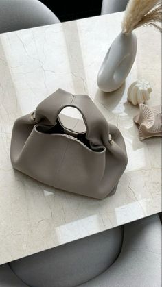 Polene Neutral Grey Aesthetic, Polene Bag Neuf, Handbag Aesthetic, Neutral Bag, Beige Handbags, Handbag Leather