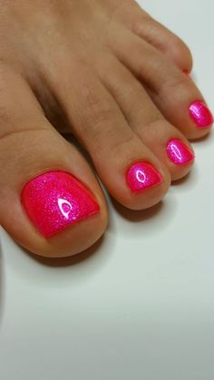 Fuschia Pedicure, Pink Chrome Pedicure Toenails, Simple Summer Dip Nails, Toe Nail Summer Colors, Summer Toenail Colors 2024, Dip Nail Colors Summer 2024, Pedicure Ideas Summer Classy, Pedicure Ideas Summer 2024 Pink, Pedicure Hot Pink