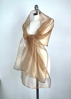 A very elegant and luxury shawl for your wedding dress made of the finest organza Color: cinnamon / bronze (other colors are available) Size: 200 cm x 46 cm (approx.) You can wear it on your shoulders or you can use any brosche to close it. Elegant Gold Shawl For Gift, Elegant Gold Shawl Gift, Luxury Shawl, Organza Shawl, Gingerbread Coffee, Formal Wrap, Evening Dress Wedding, Bronze Dress, Dress Bridesmaids