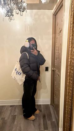 Chicago Style Outfits Winter, Fits With Puffer Jackets, Nyc Winter Outfits Puffer Jacket, Cute Outfits With Puffer Jacket, Casual Winter Outfits Blackgirl, Winter Outfits With Earmuffs, Timberland Winter Outfits, How To Style Puffer Jacket, Baggy Outfit Winter